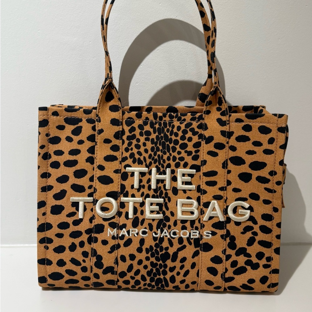 NWT Marc Jacobs large cheetah print canvas tote (LAST ONE!) - Picture 2 of 8